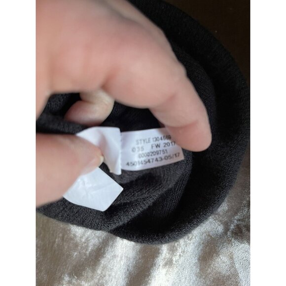 Under Armour Black & Grey Beanie Knit Winter Hat EUC Youth Boy's One Size OS - Picture 8 of 13